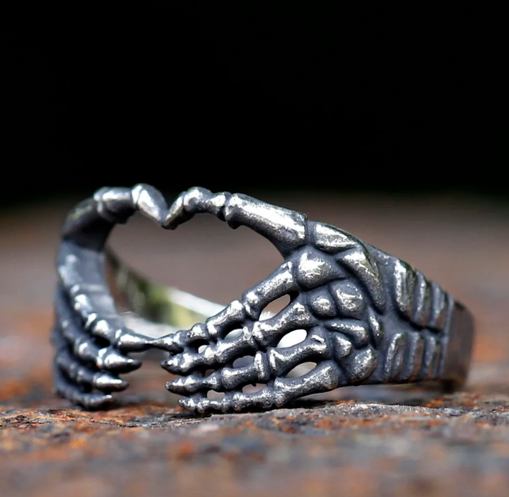 Goth Skull Love Silver Ring